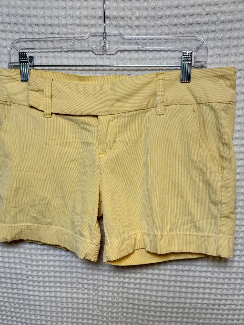 VTG. 2000’s lei Light Yellow Cuffed Corduroy Shorts, Size 11, Low Rise